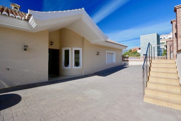4 bedroom detached villa for sale in Los Monteros Marbella