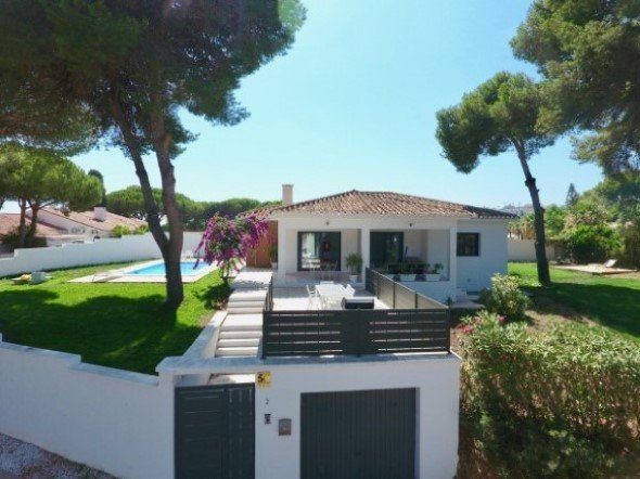 Villa for sale in Calahonda Renovated